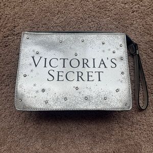 Brand new Victoria’s Secret clutch